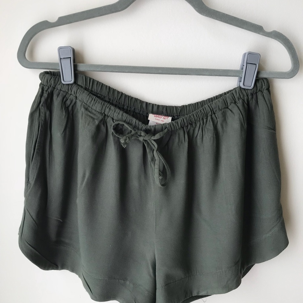 Olive cotton drawstring resort shorts